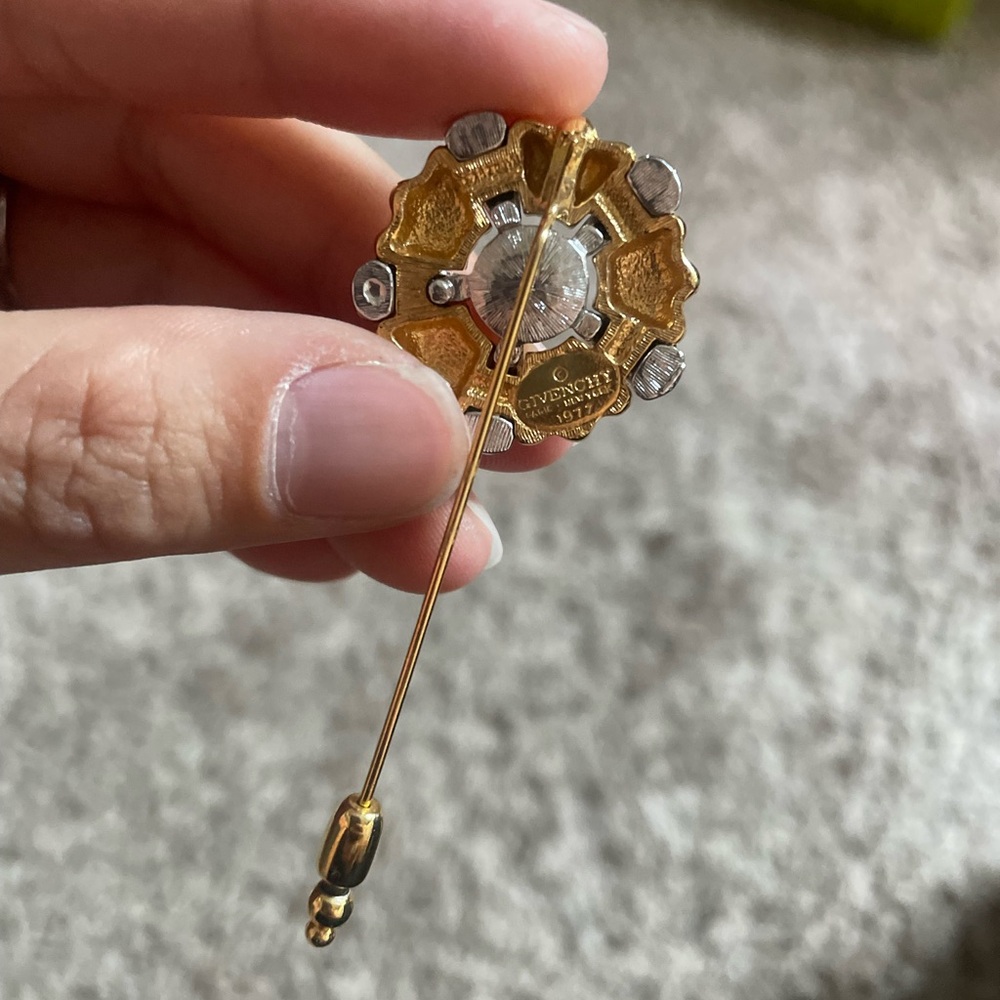Vintage Givenchy 1977 Pin - Picture 2 of 2
